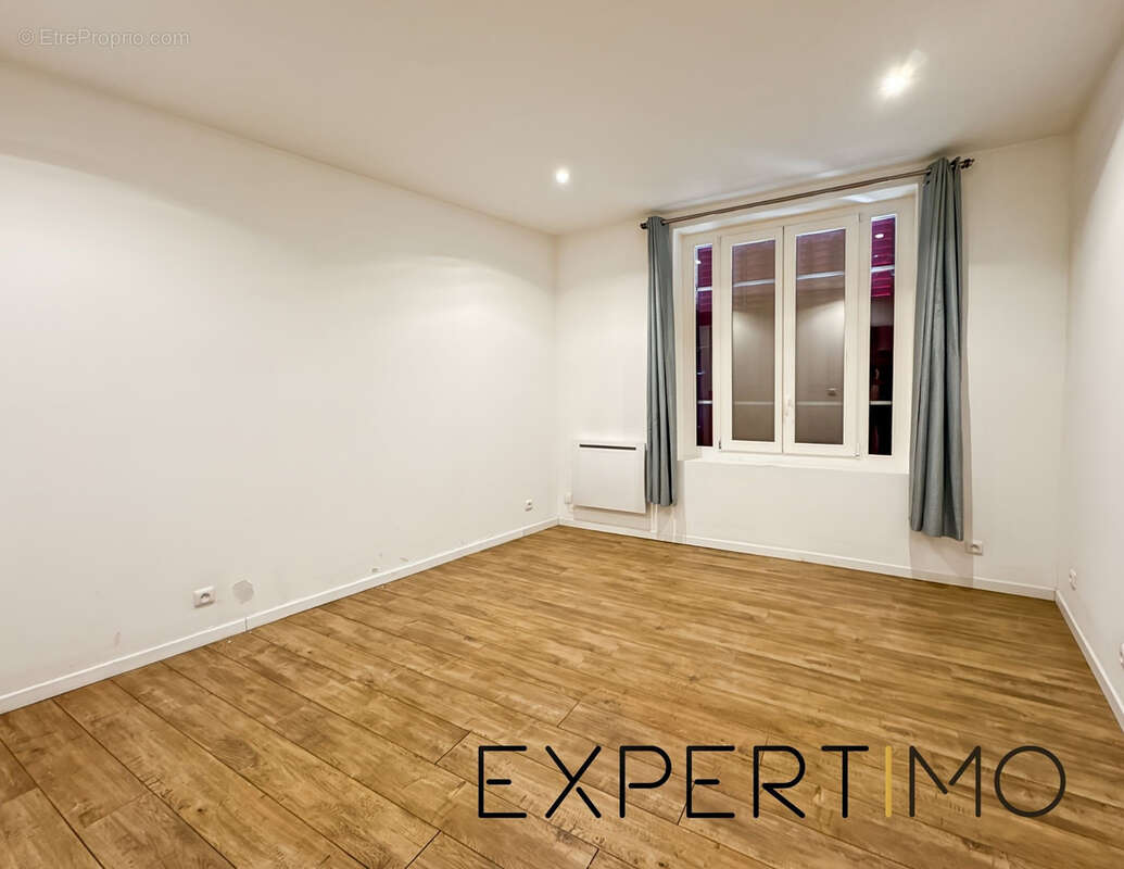 Appartement à SAULX-LES-CHARTREUX