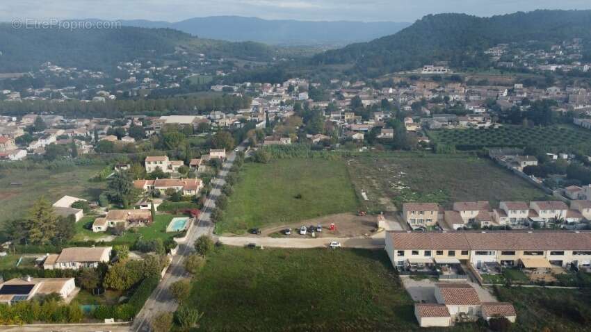 Terrain 166 m² à Villelaure  - photo 2