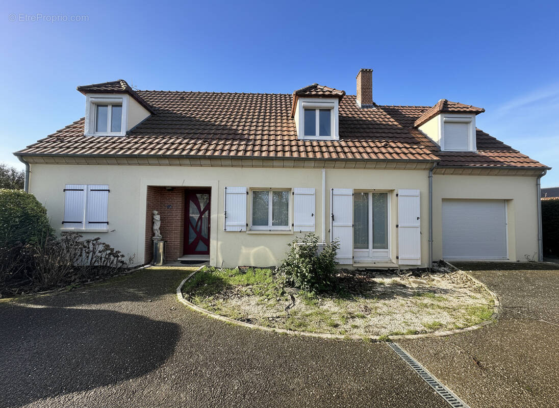 Maison à FONTENAY-LE-VICOMTE