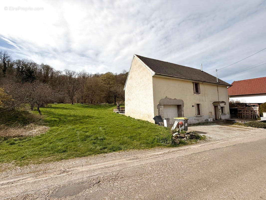 Maison à HYEVRE-MAGNY