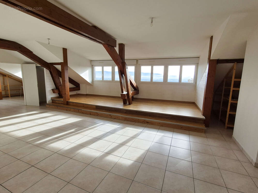 Maison à CHALLEX