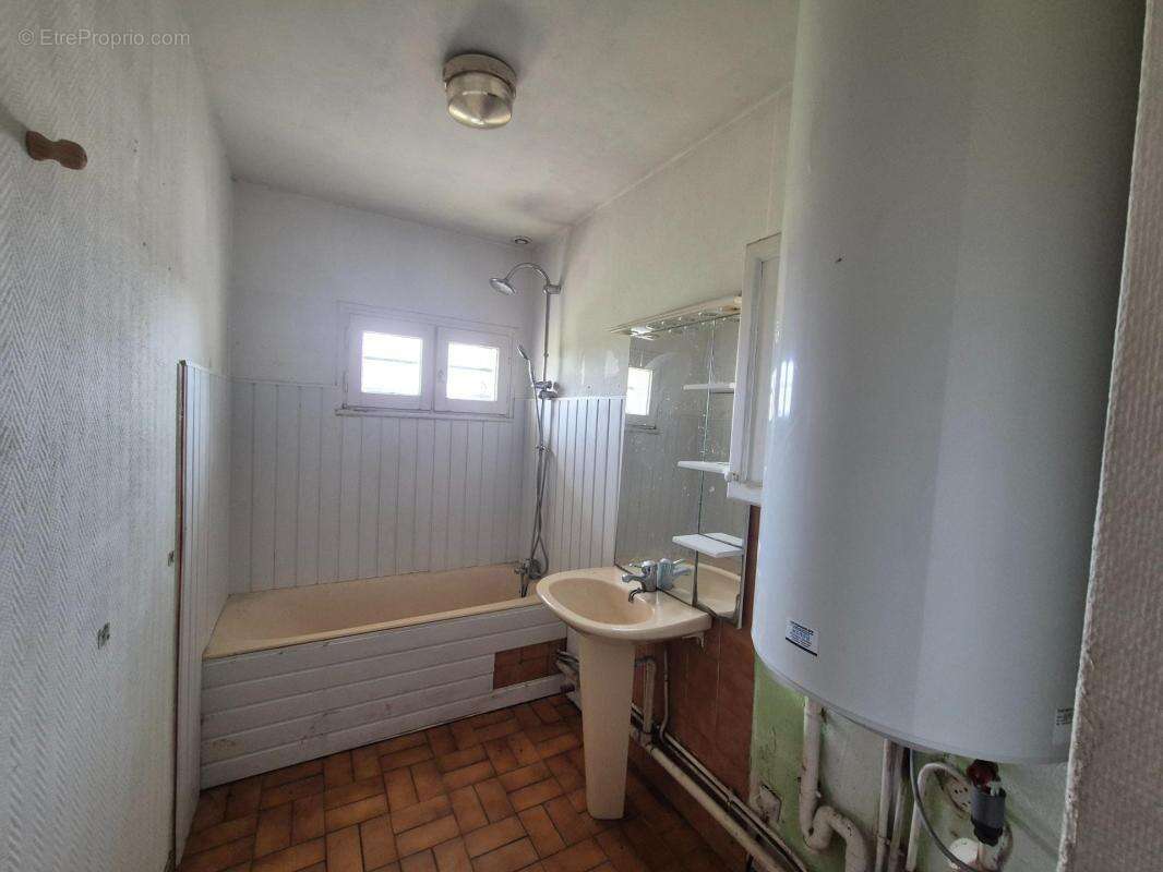 Appartement à VEAUCHE