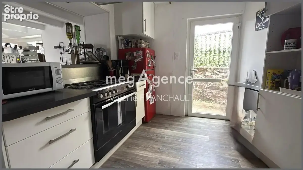 Luçon,proche des commodités, maison trois chambres, avec jardin et garage - photo 2