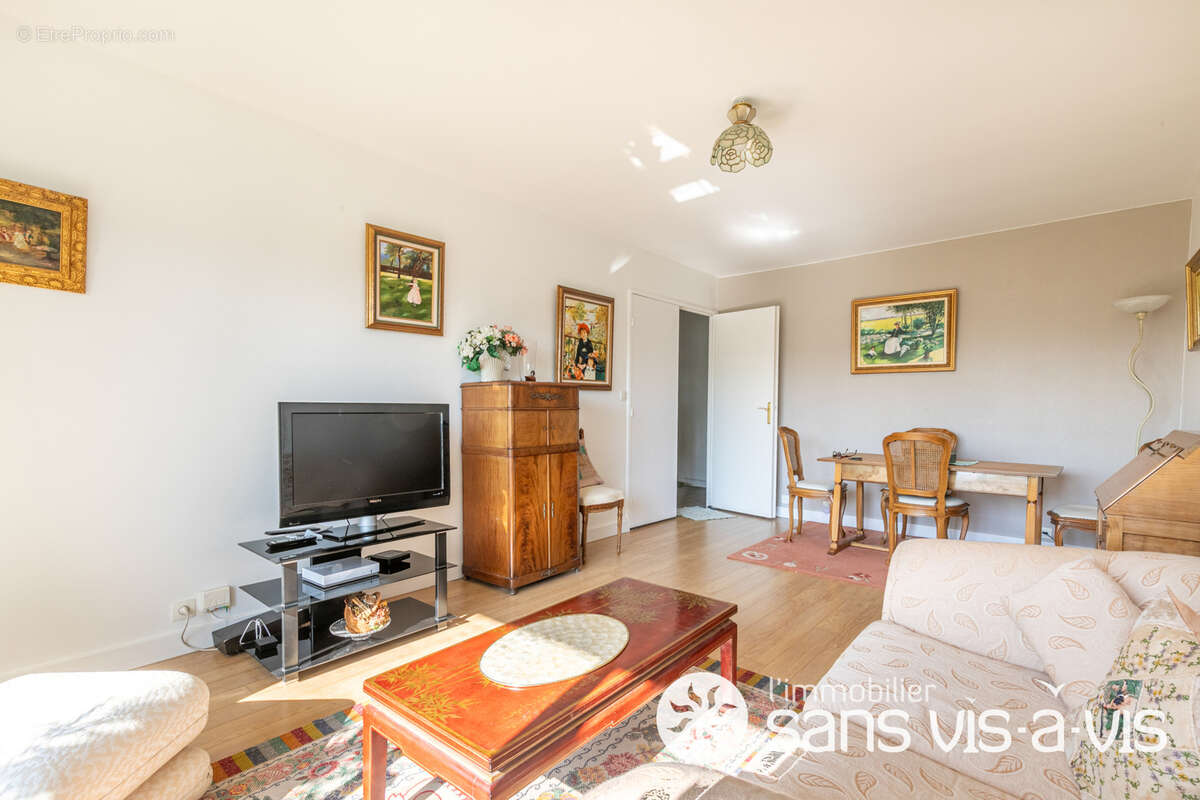 Appartement à COURBEVOIE