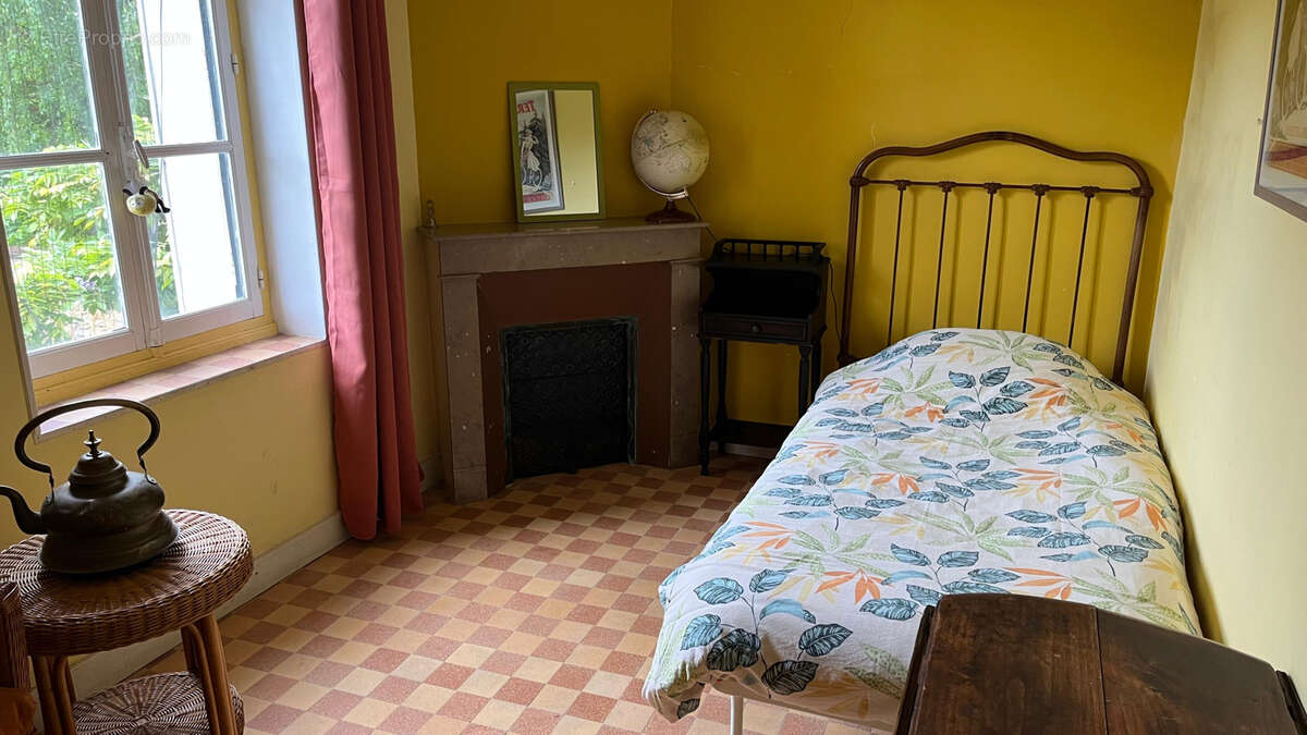 Maison à VICQ-EXEMPLET
