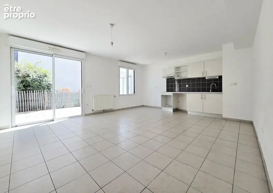 Appartement à BEAUZELLE