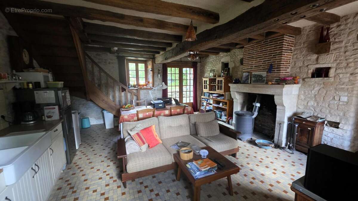 Maison à MEZIERES-EN-BRENNE