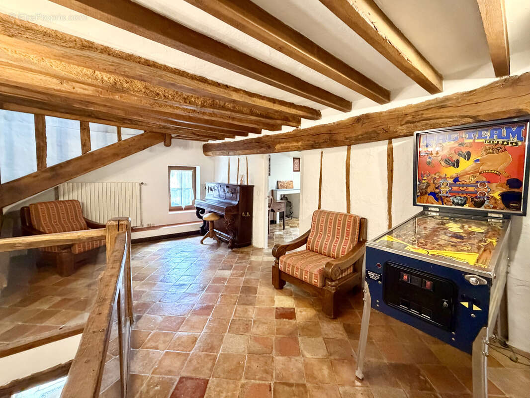 Maison à SAINT-CYR-SUR-MORIN