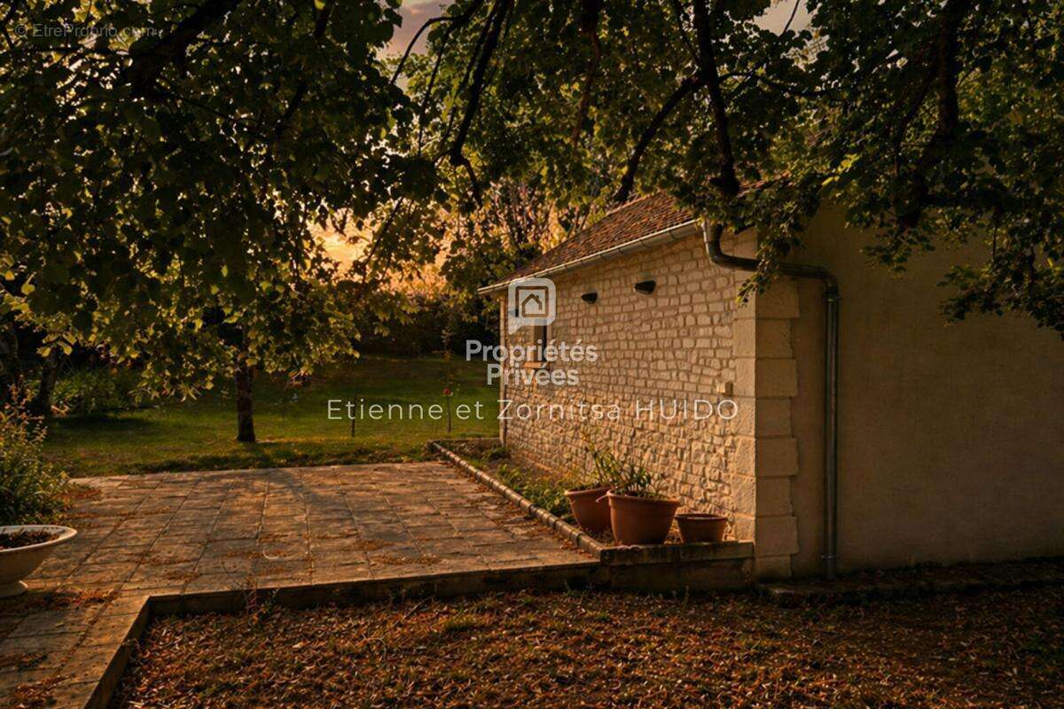 Maison longère La Chapelle Saint Laurian 15 pièce(s) 370 m2 - photo 17