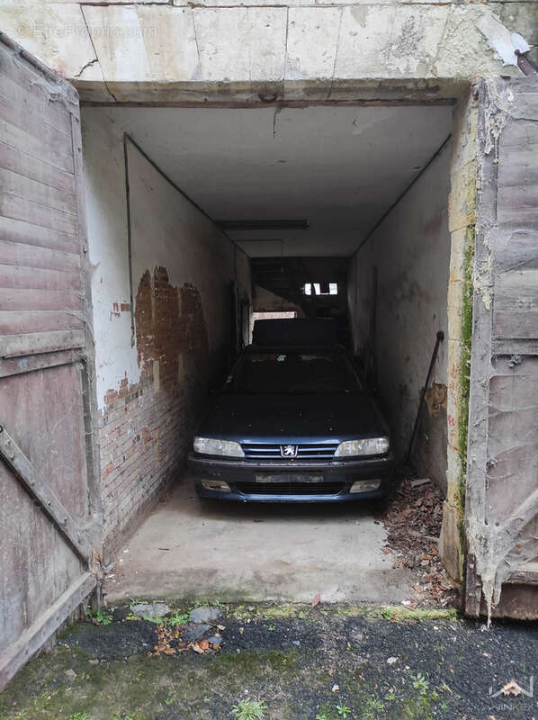 Maison en Pierre, Fort potentiel +300 m2 cave, garage, à restaurer entièrement - photo 3