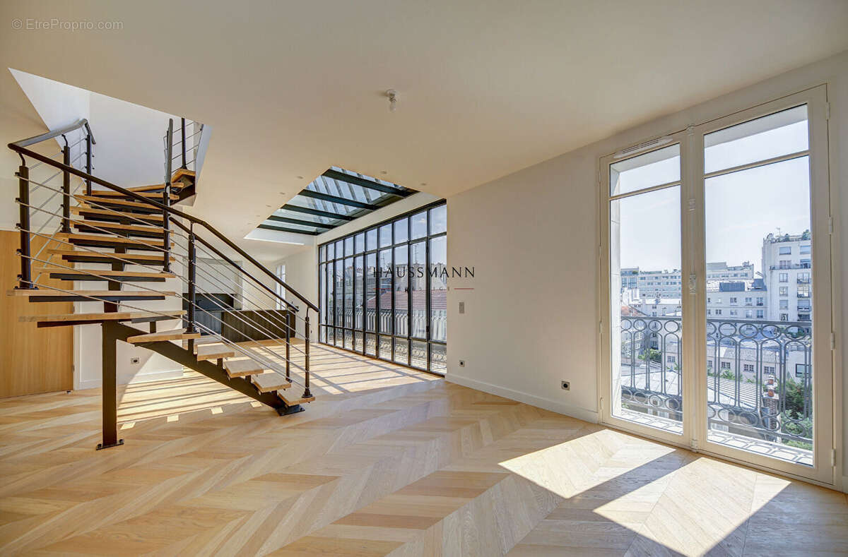 Appartement à NEUILLY-SUR-SEINE