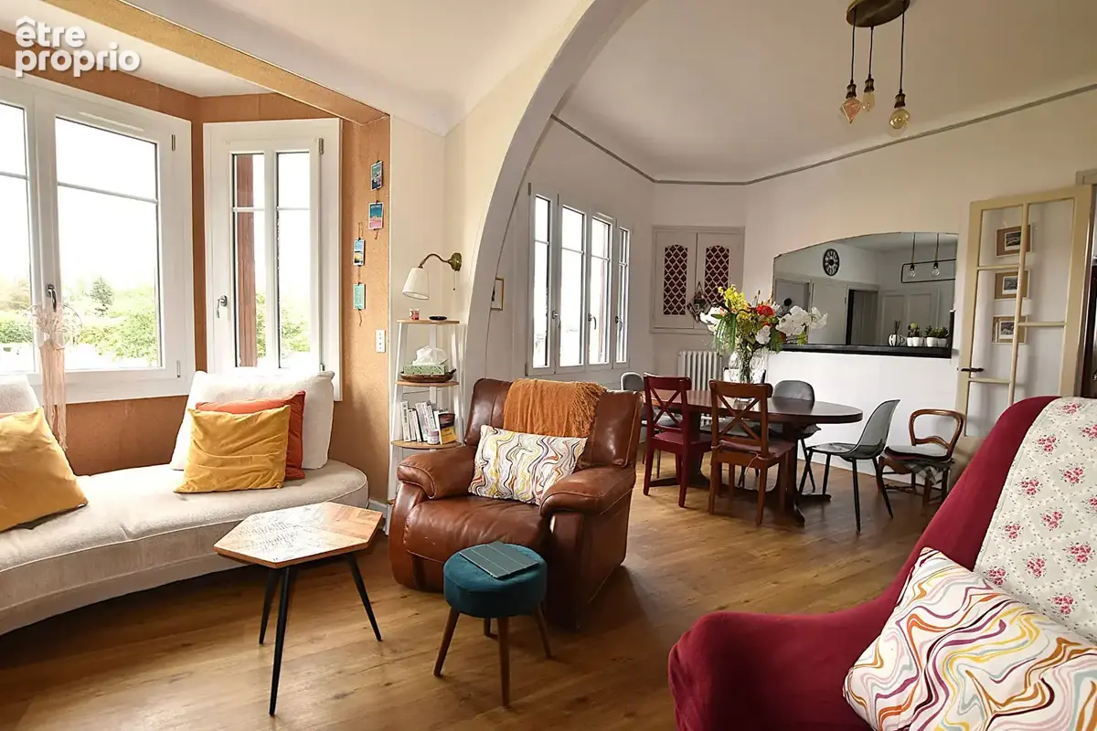Maison de ville atypique avec terrasse, vue sur la besbre : - photo 6