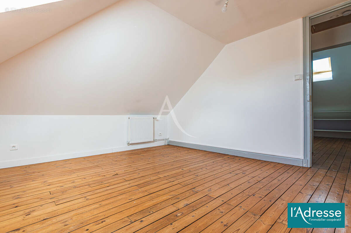 Maison à NEUFCHATEL-SUR-AISNE