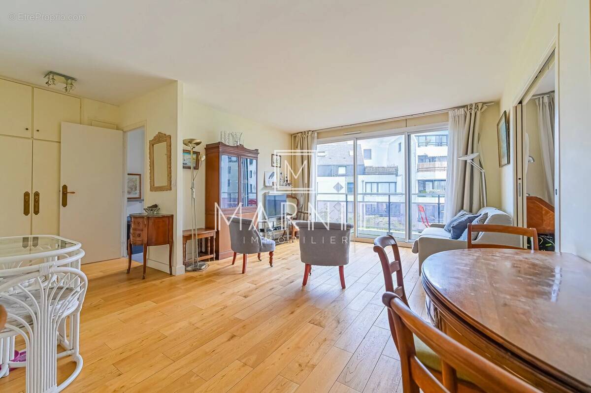 Appartement à PARIS-15E