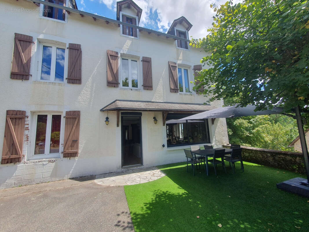 Propriété de caractére,  autrefois hôtel-restaurant bien située, proche village de gimel-les-cascades - photo 25