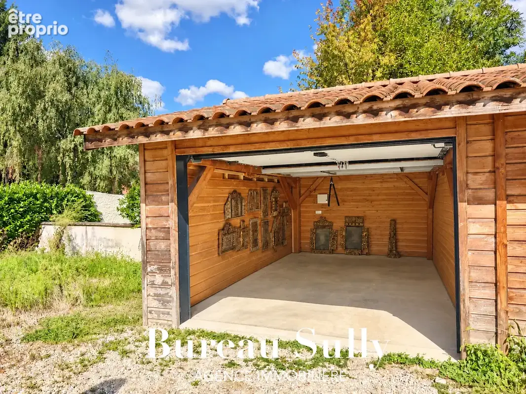 POLEYMIEUX-AU-MONT D'OR / Superbe Maison de Village avec patio extérieur, jacuzzi, garage. - photo 11