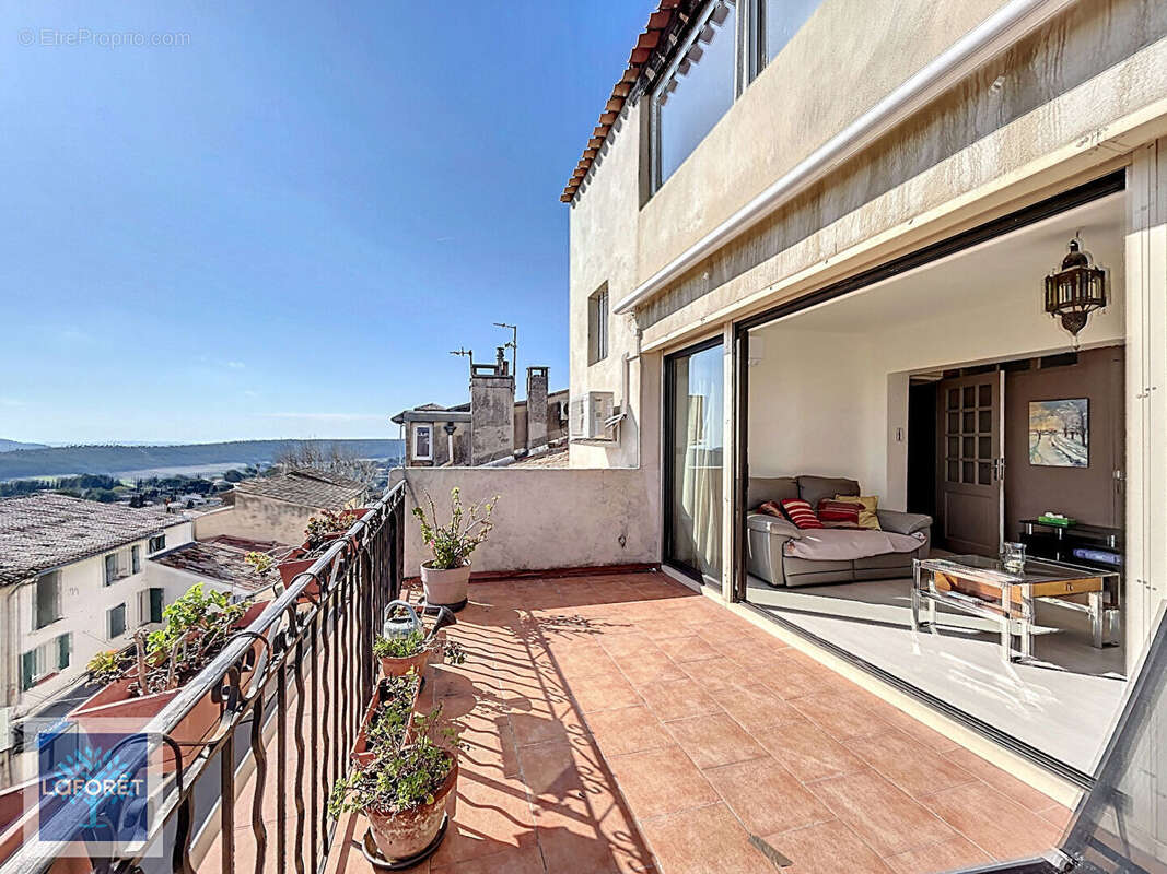 Maison avec terrasse et cour de 360 m2 - photo 2