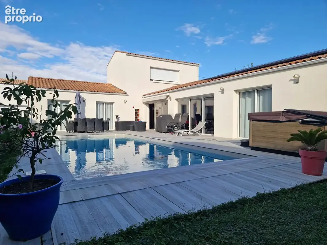 Maison contemporaine à vendre - La Rochelle ? Rompsay/ Saint Eloi  Piscine et garage 100 m² - photo 1