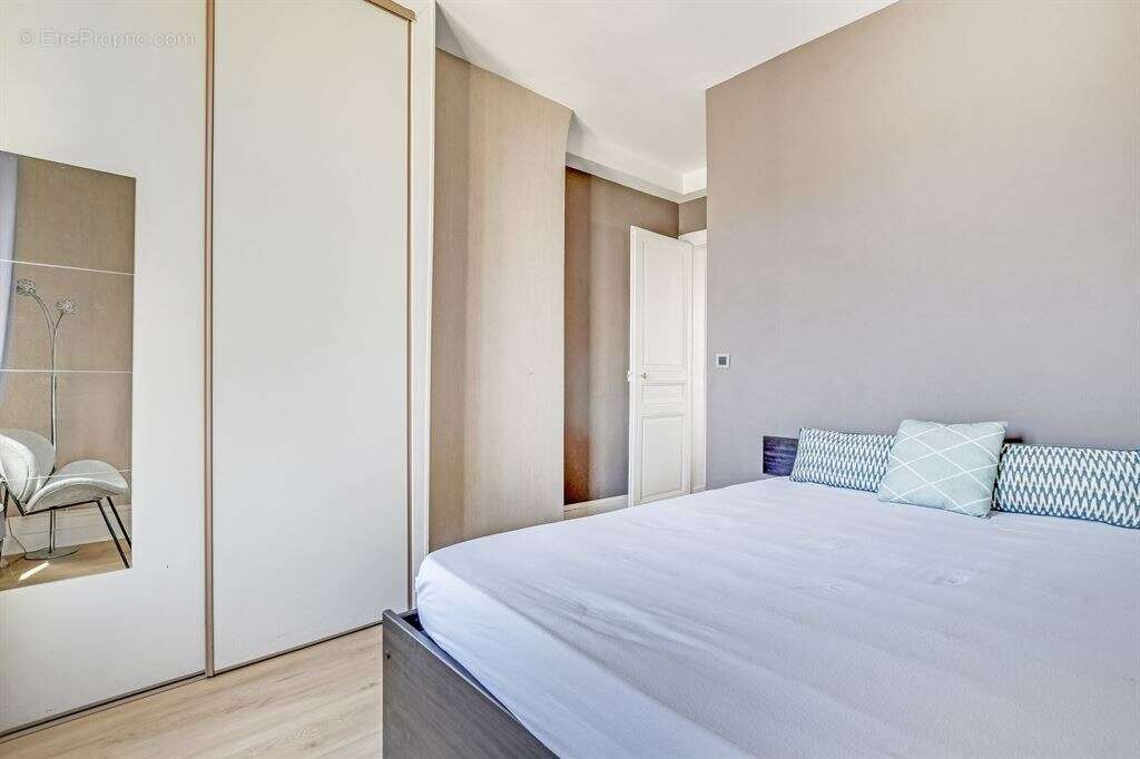 Appartement à PARIS-20E