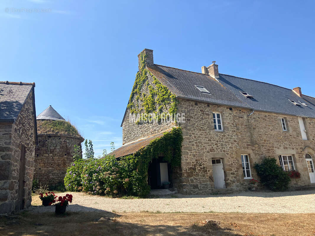 VAL D'ARGUENON - Élégante propriété du XVIème siècle avec vue sur l'Arguenon - photo 7