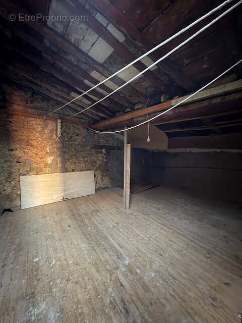 Maison à VIC-LE-COMTE