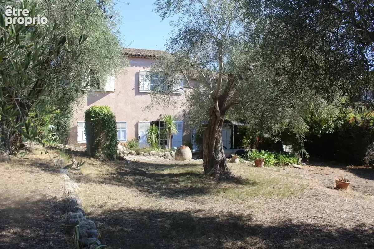 GRASSE St Jacques,  Villa de 5 P sur 1400m2 - photo 1