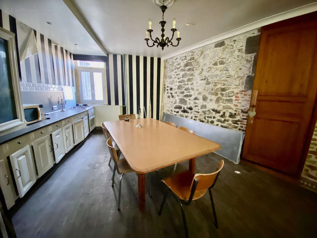 Maison à SARS-POTERIES