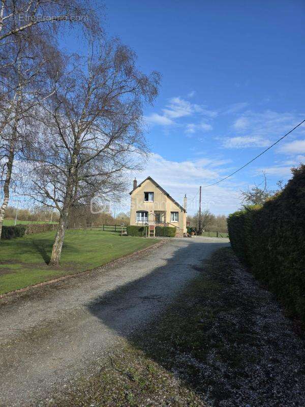 Maison à SAINTE-GAUBURGE-SAINTE-COLOMBE