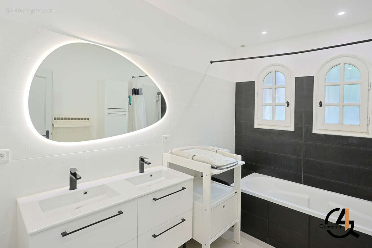 Appartement à RESTINCLIERES