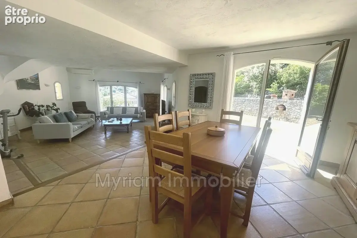 Maison 5 pièces 265 m² à vendre à Peymeinade (06530) - photo 9