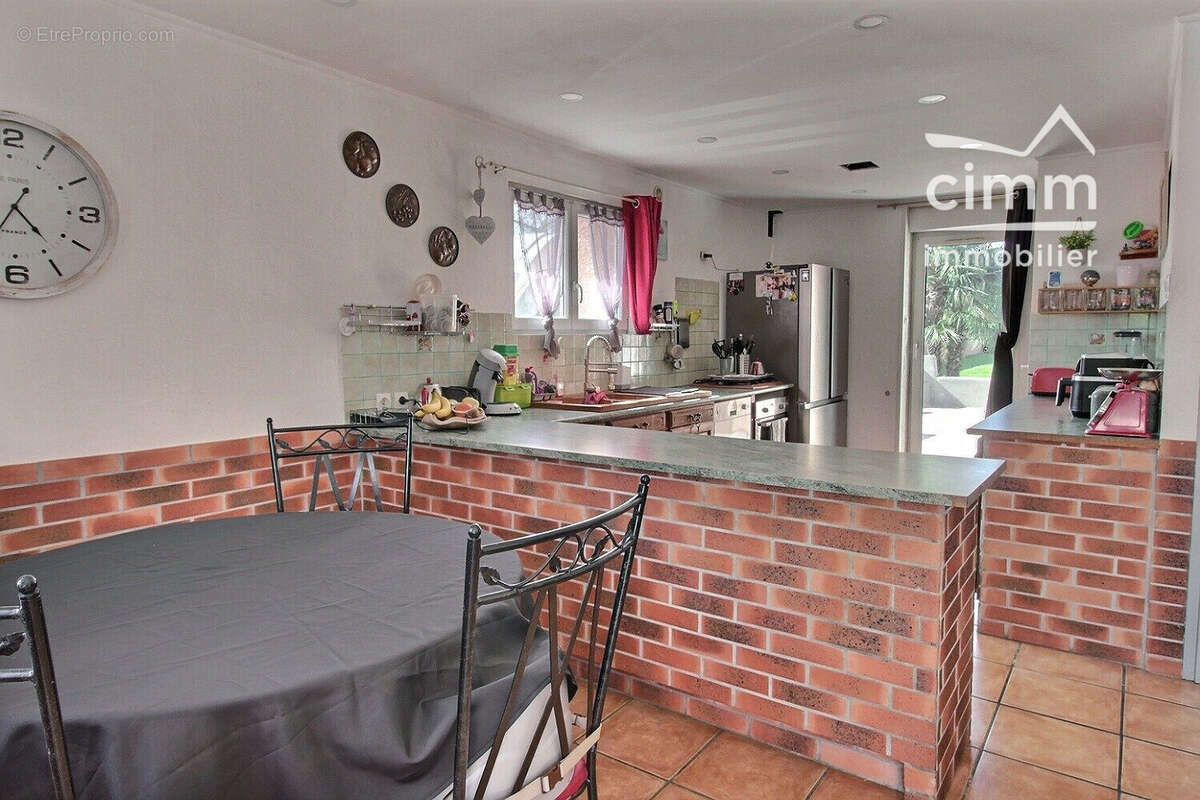 Maison 209 m² à La Cote-Saint-Andre  - photo 6
