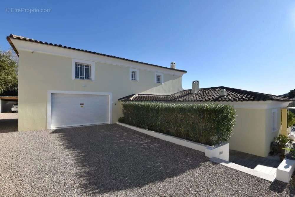 Maison à BAGNOLS-EN-FORET