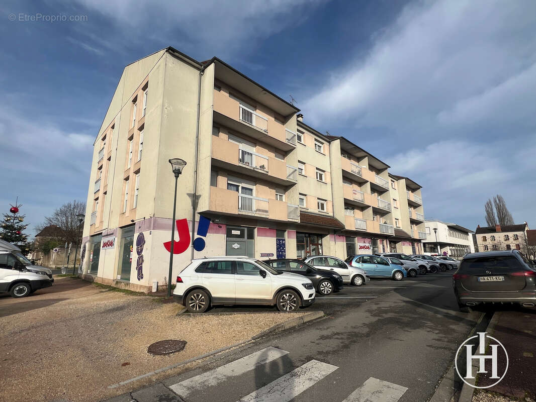 Autre à SAINT-AMAND-MONTROND