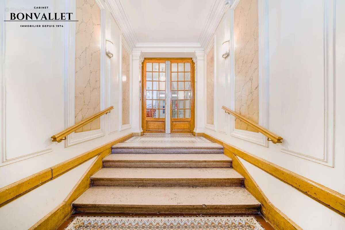 Appartement à PARIS-15E