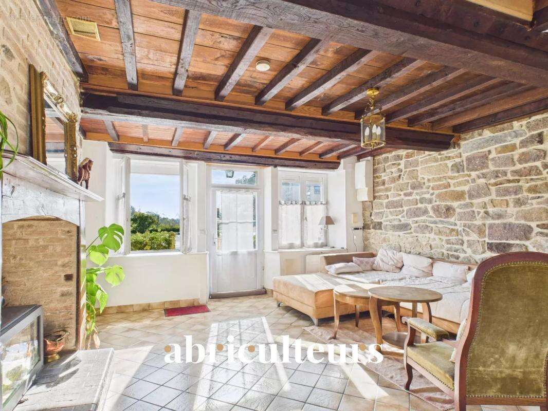 Maison à SAINT-MARTIN-DE-BONFOSSE