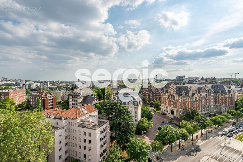 Appartement à PARIS-14E