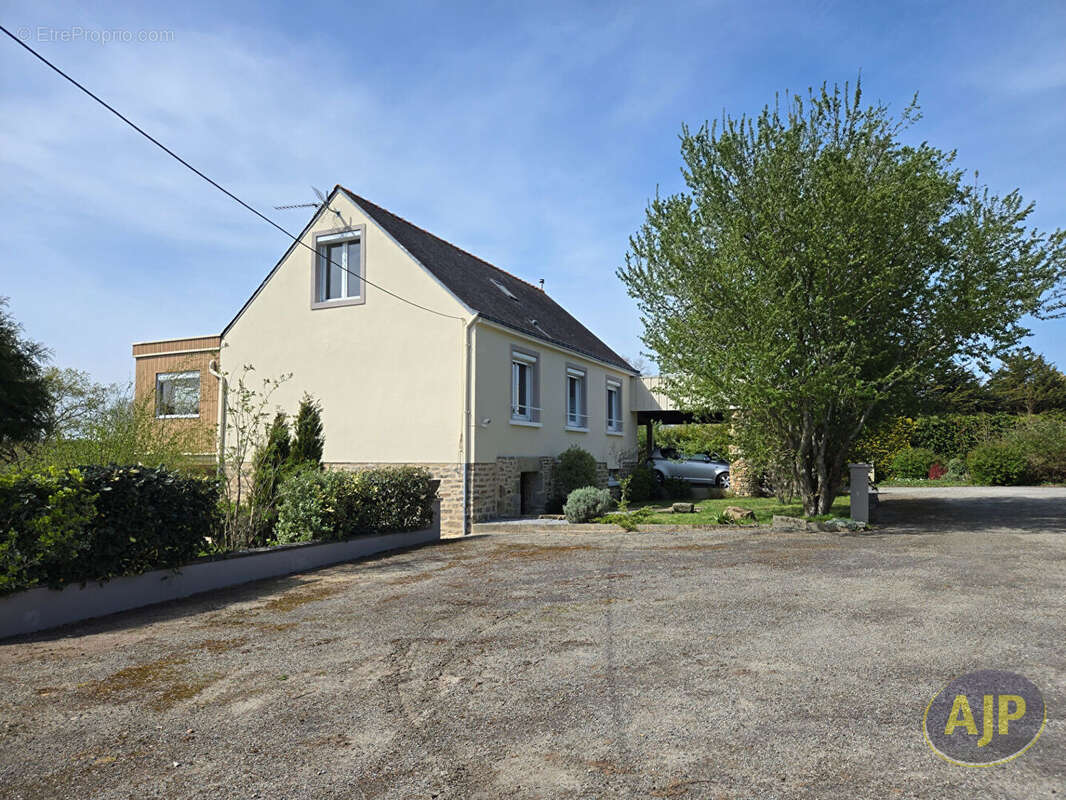 Maison à SAINT-JEAN-BREVELAY