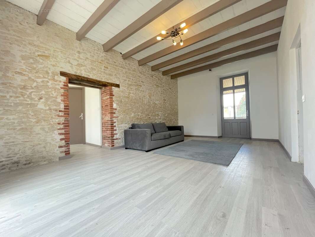 Ensemble immobilier mixte aux grands espaces : habitation & activité commerciale à Sainte-Radégonde-des-Noyers en VENDEE (85) - photo 19