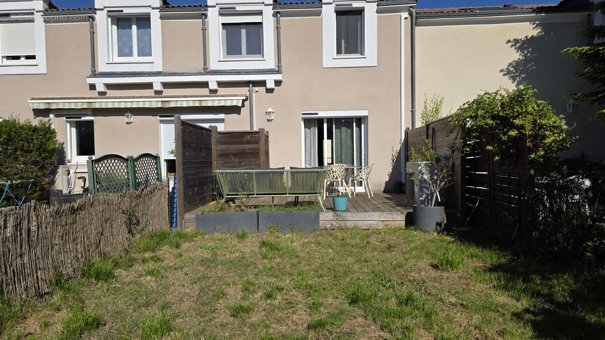 Très beau duplex de type 5 avec jardin, garage, et parking privatif. - photo 13