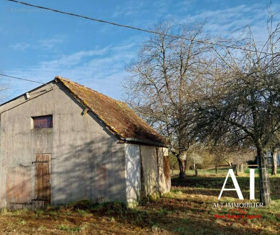 Terrain à LA LANDE-DE-LOUGE