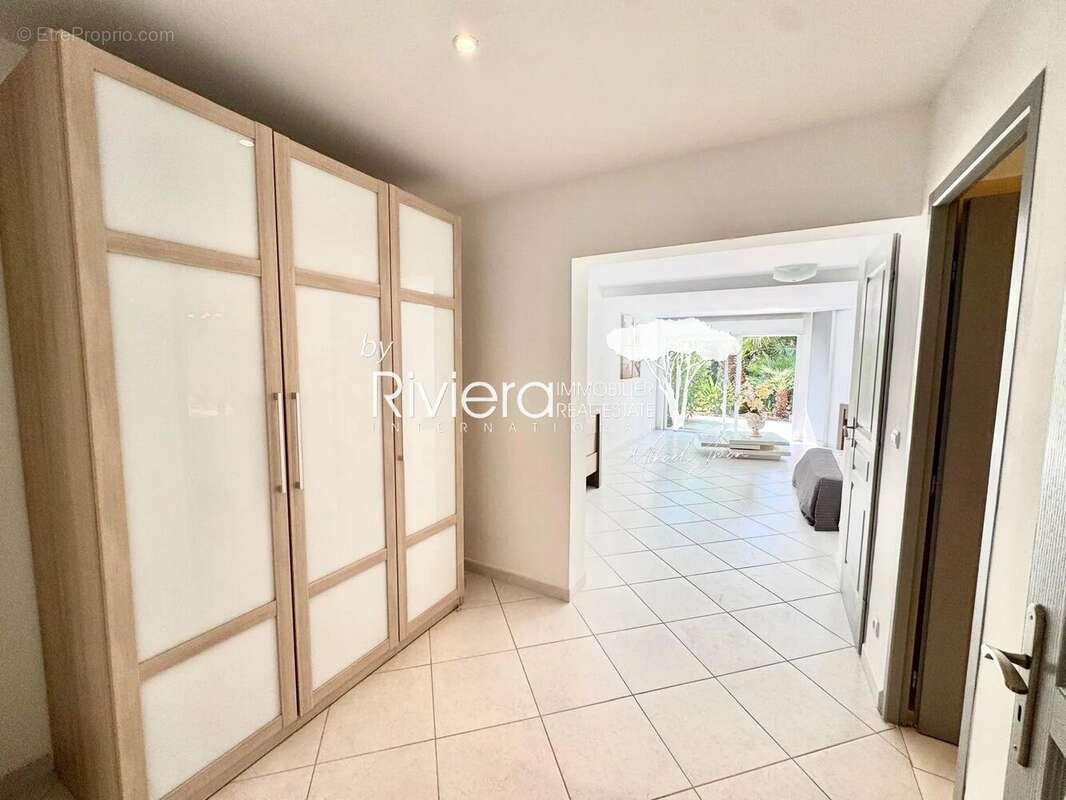 Cavalaire   propriété 309m2 vue mer, piscine & proche plages - photo 30