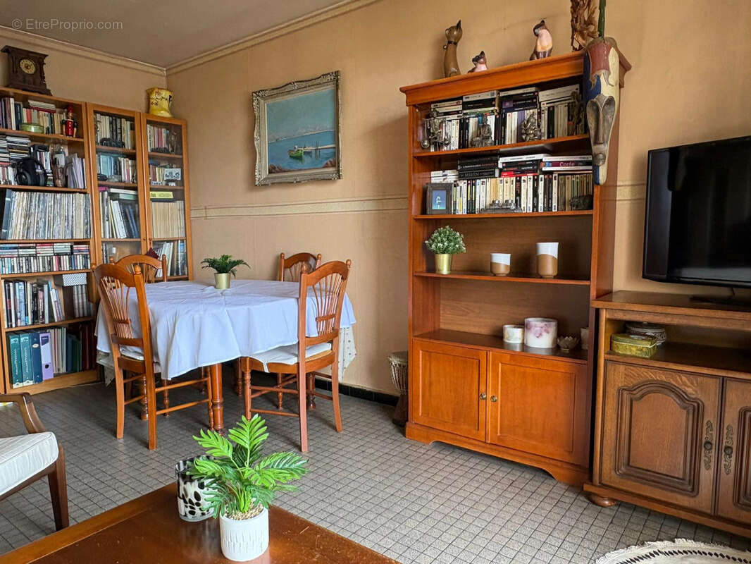 Appartement à MARSEILLE-5E