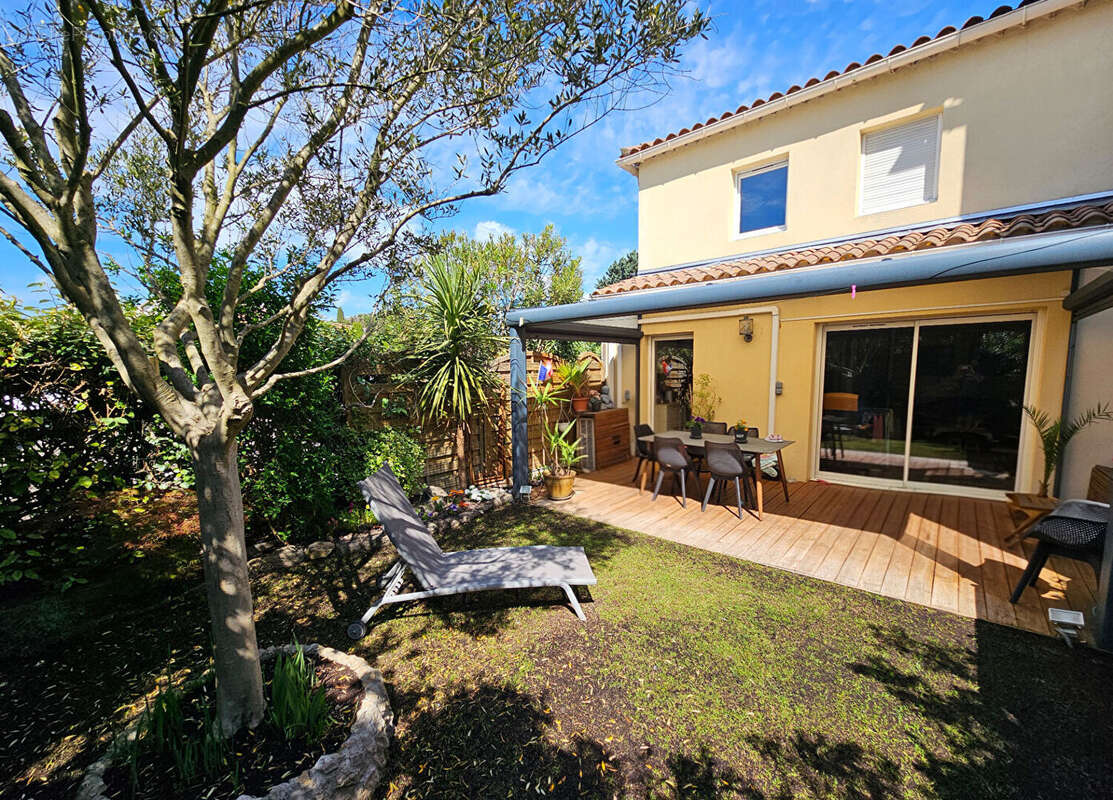 Maison à L'ISLE-SUR-LA-SORGUE