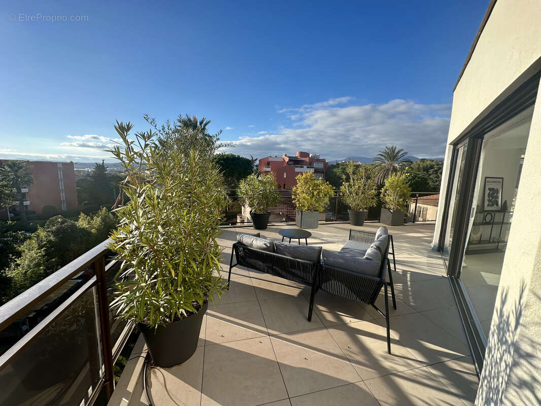Appartement à SAINT-LAURENT-DU-VAR