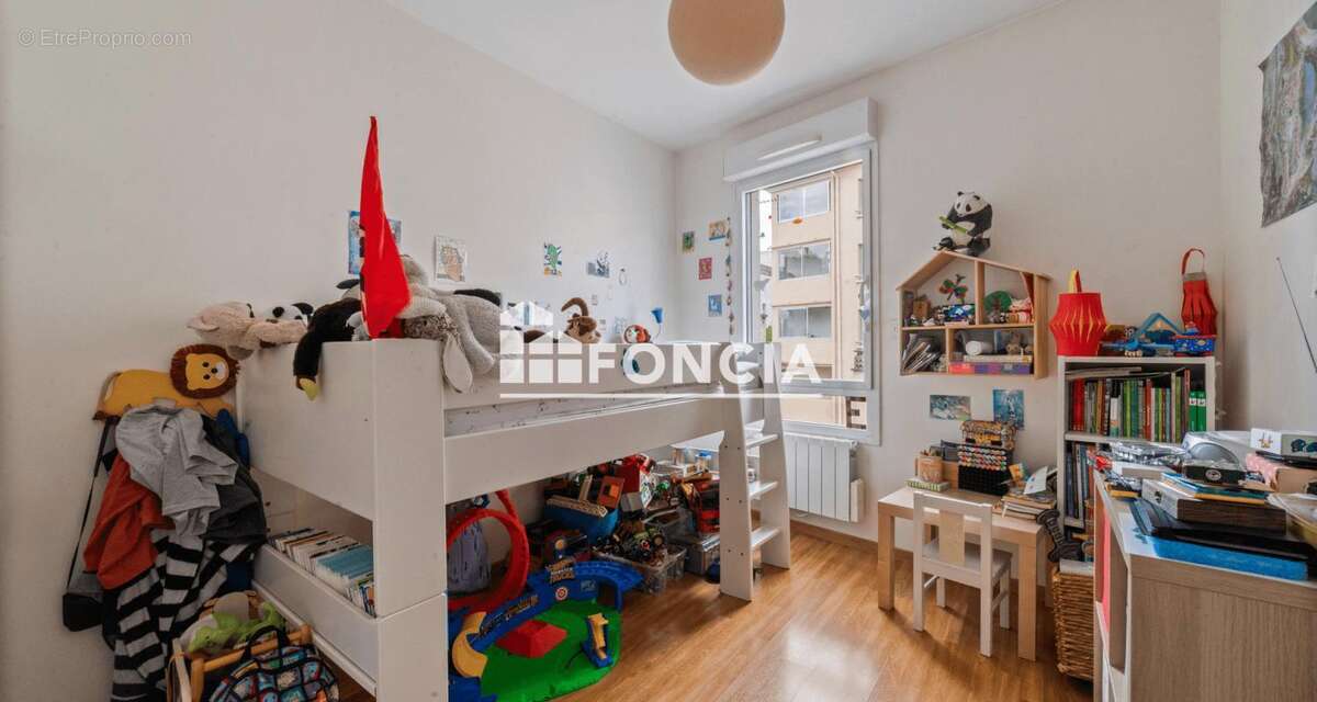 T5 de 107 m² avec terrasse, garage double et cave dans une résidence de standing - photo 9
