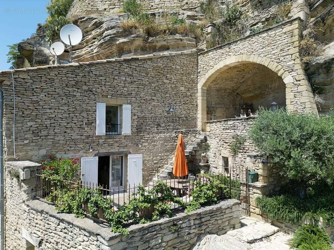 Maison à GORDES