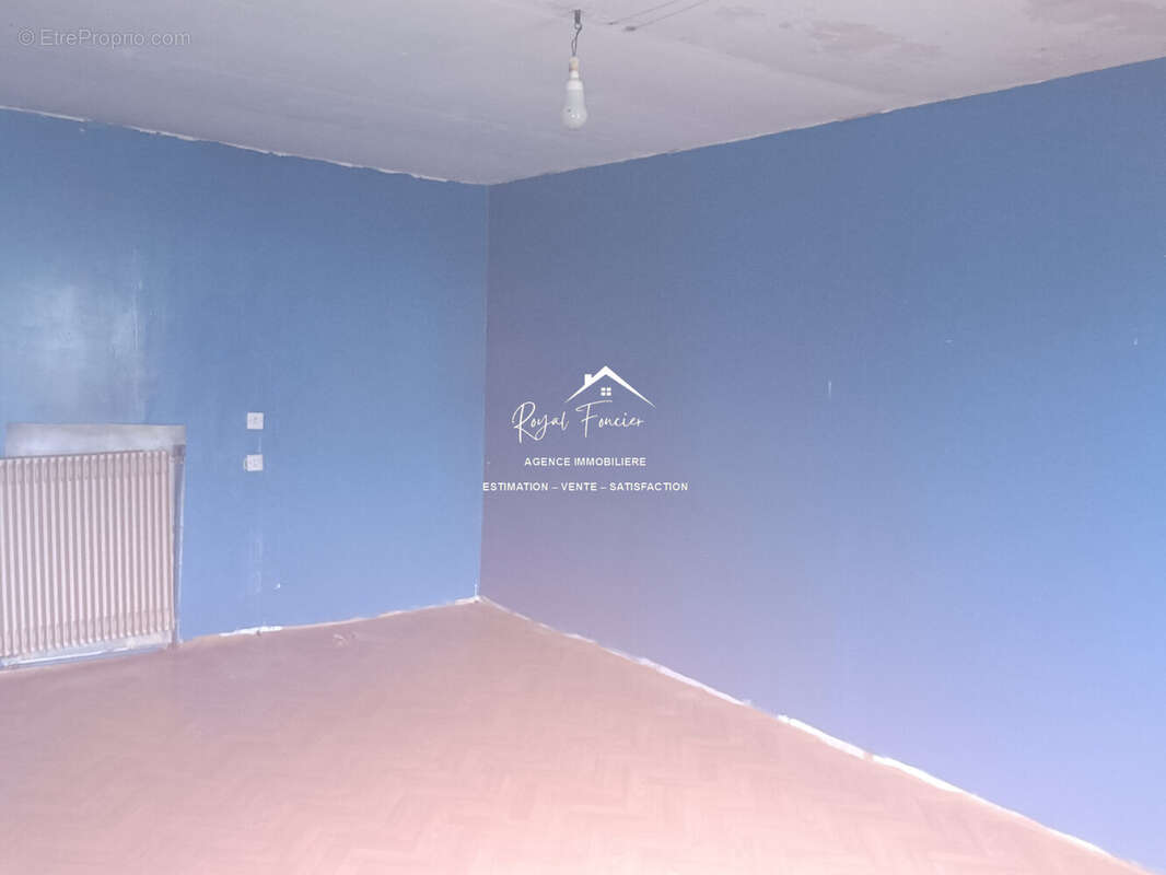 Chambre 3  - Maison à DANGE-SAINT-ROMAIN