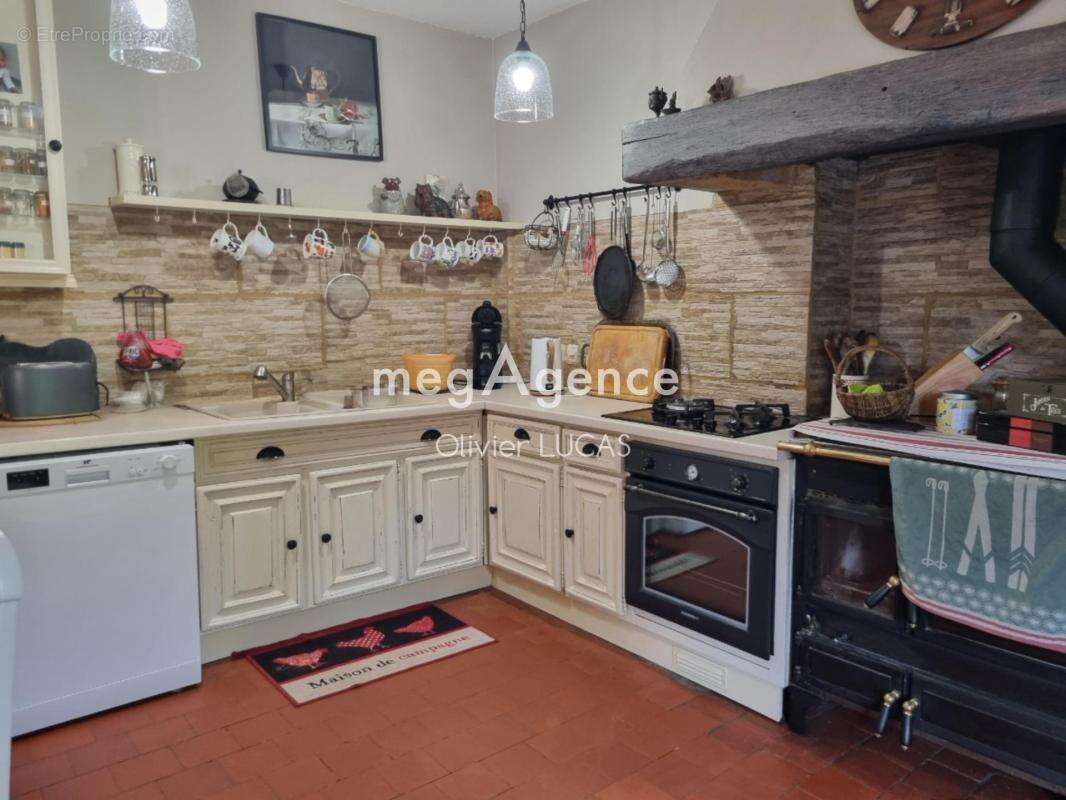 Maison à NEUVILLE-SUR-AUTHOU