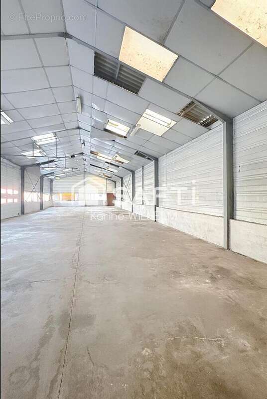 Photo 3 - Parking à NEUFCHATEAU