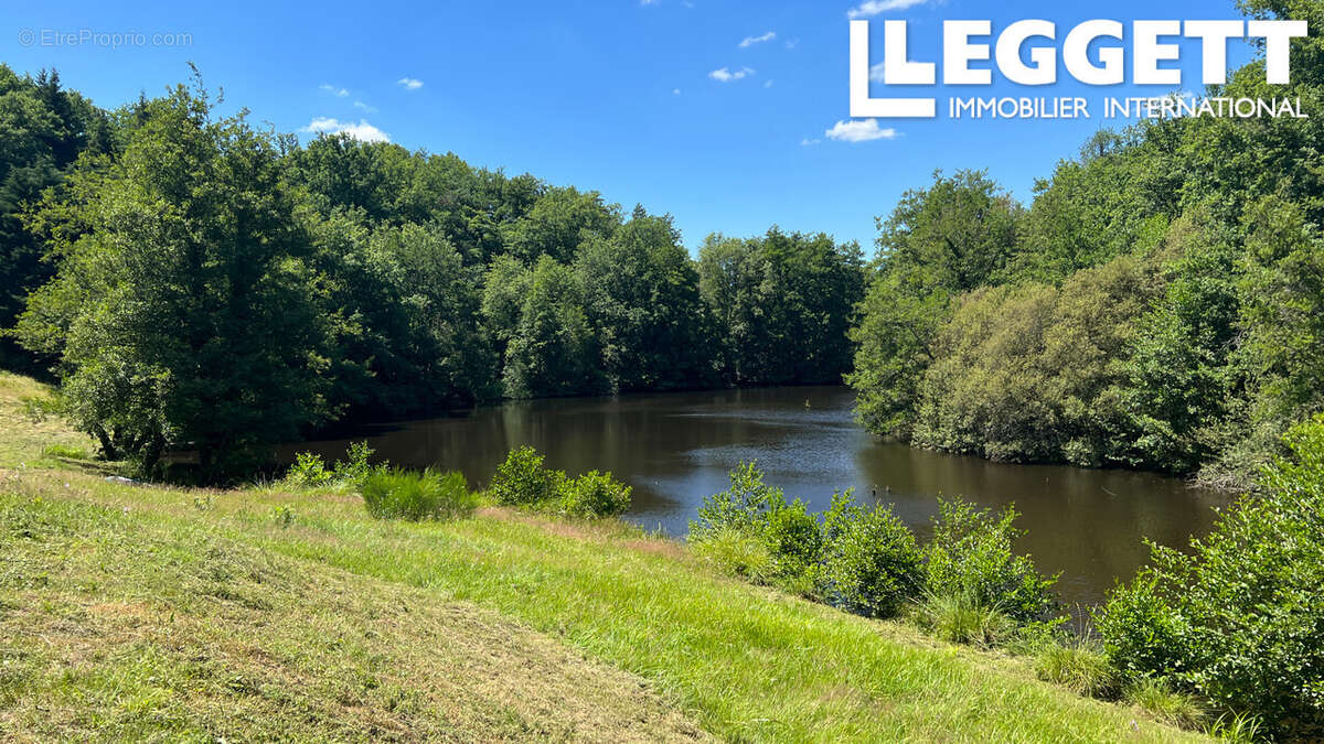 Terrain à ABJAT-SUR-BANDIAT